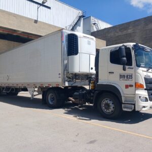 2 camiones 2013 y furgón para refrigerado